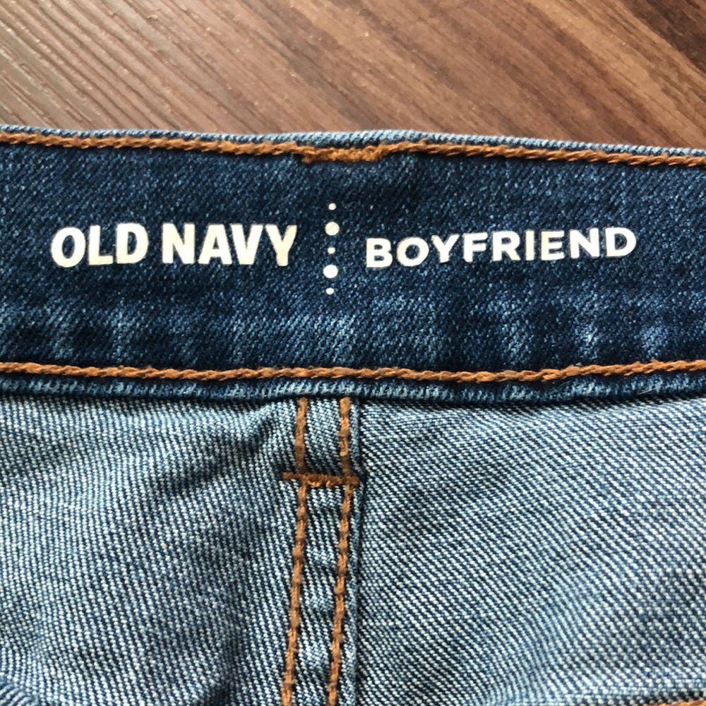 Old Navy Boyfriend Denim Jean Shorts High Waist 2.5” inseam Size 4          1056 - Picture 8 of 10